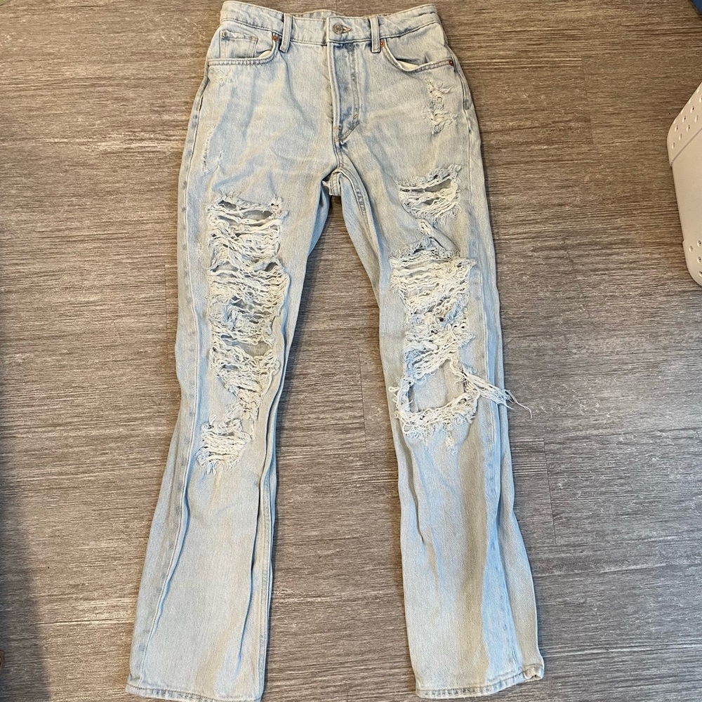 H&M LIGHT-WASH 90’S BOYFRIEND JEANS
